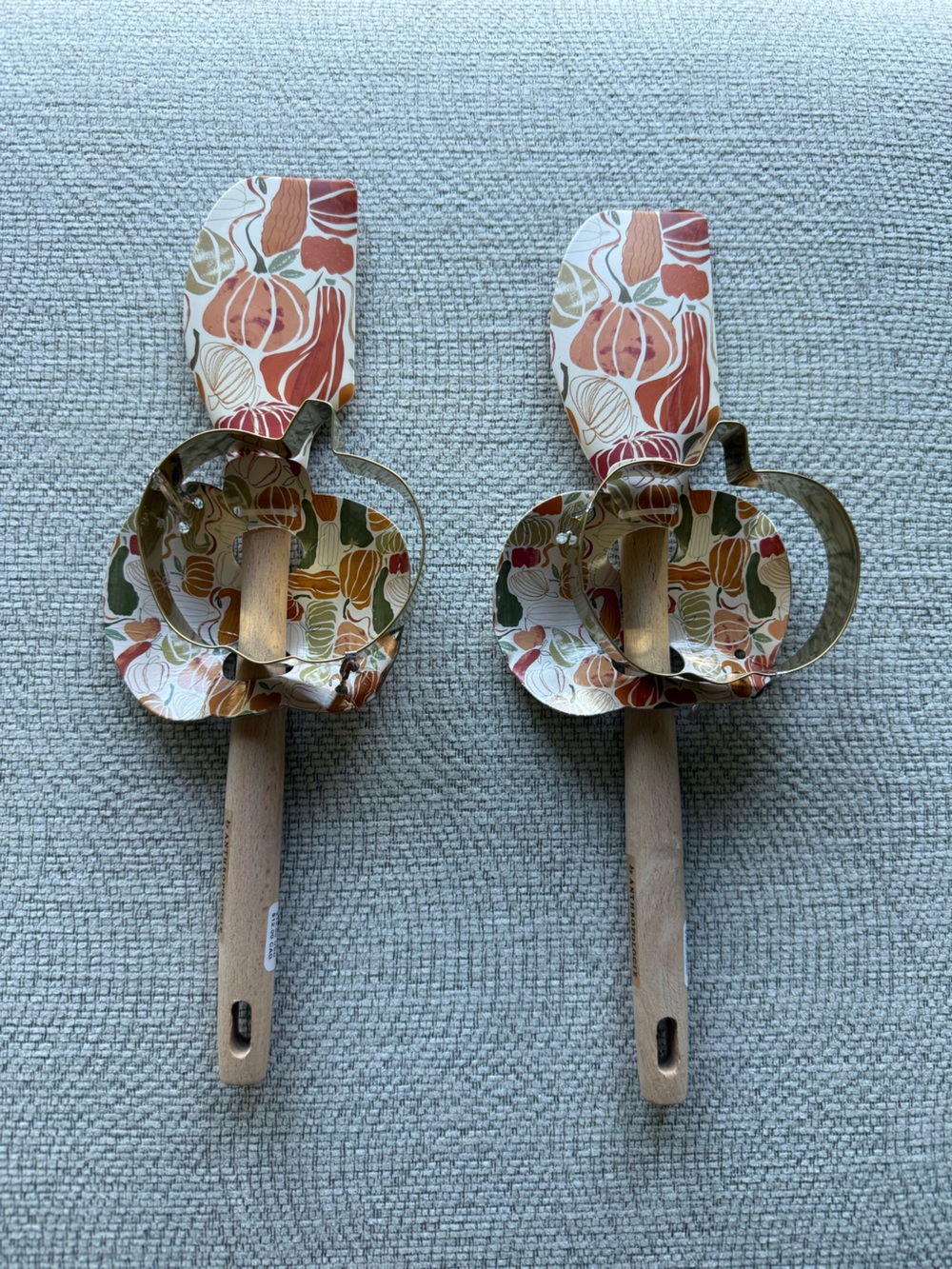 Anthropologie - Set of 2 Pumpkin/Gourd Themed Spatula and Cookie Cutter